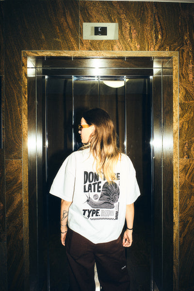 DON´T BE LATE TEE WHITE