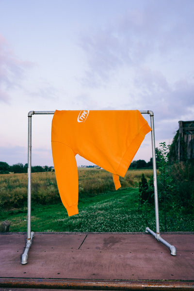 ORANGE BASICS CREWNECK