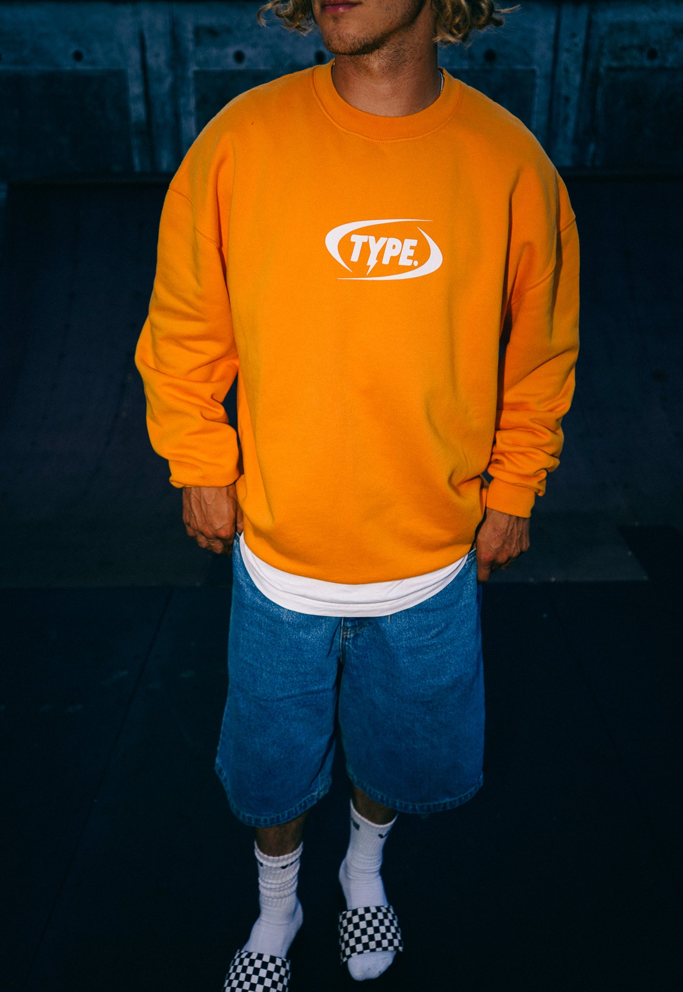 ORANGE BASICS CREWNECK